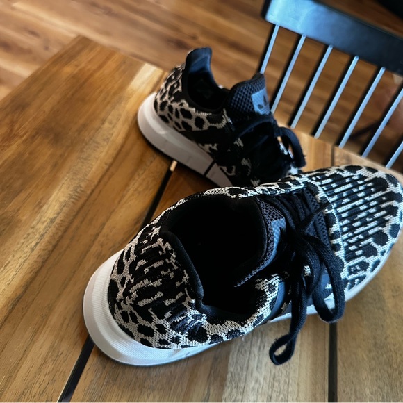 Women’s Adidas Swift Run - Picture 3 of 3